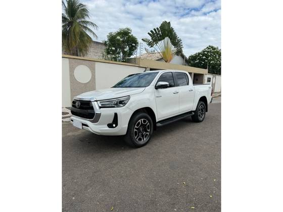 TOYOTA HILUX 2.8 D-4D TURBO DIESEL CD SR 4X4 AUTOMÁTICO TOYOTA HILUX 2.8 D-4D TURBO DIESEL CD SR 4X4 AUTOMÁTICO